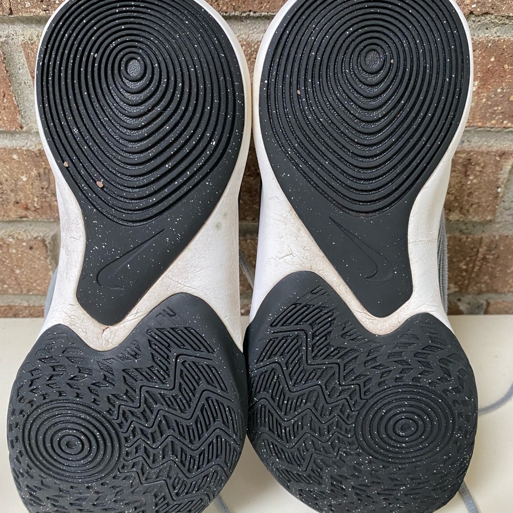 Nike Sneaker - Picture 3 of 5